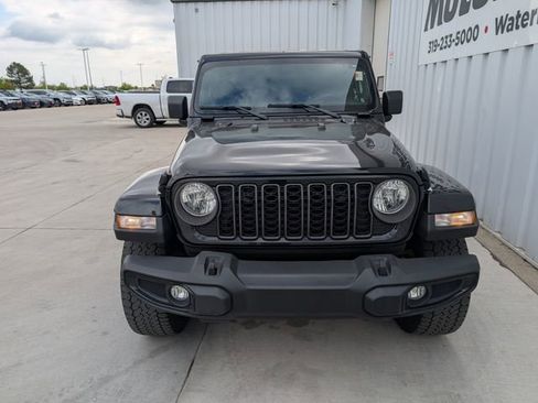 Used 2024 Jeep Gladiator Sport AWD/4WD image 20