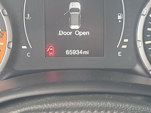 Used 2016 Jeep Renegade Latitude AWD/4WD image 10