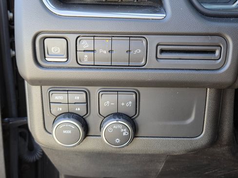 Used 2021 Chevrolet Tahoe Z71 w/ Rear Media and Nav Package image 10