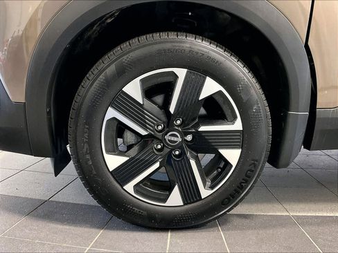 Certified 2025 Nissan Kicks SV AWD/4WD image 7