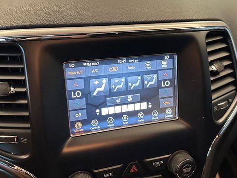 Used 2019 Jeep Grand Cherokee Laredo w/ Security & Convenience Group AWD/4WD image 13