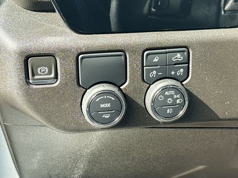 Used 2024 Chevrolet Silverado 1500 High Country RWD image 11