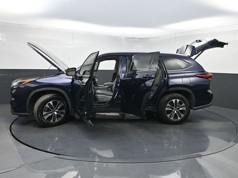 Used 2021 Toyota Highlander XLE FWD image 43