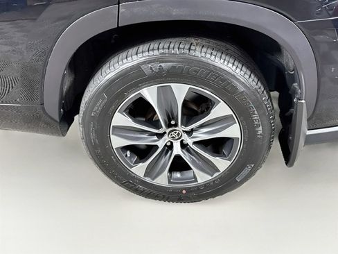 Used 2023 Toyota Highlander XLE AWD/4WD image 23