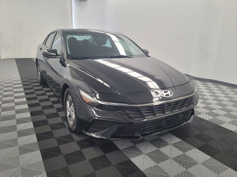Used 2025 Hyundai Elantra SE FWD image 14