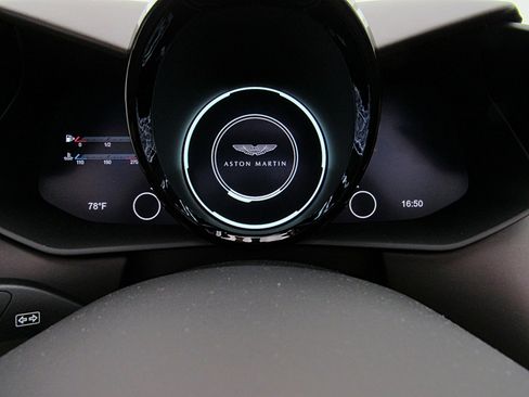 Used 2023 Aston Martin V8 Vantage Roadster image 28