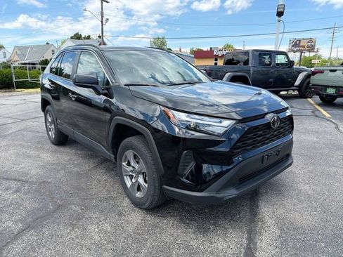 Used 2025 Toyota RAV4 LE AWD/4WD image 11