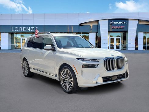 Used 2024 BMW X7 xDrive40i AWD/4WD image 3