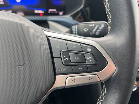 Used 2024 Volkswagen Taos SE image 17