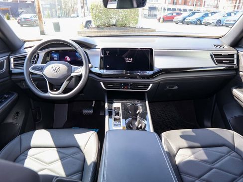 Certified 2025 Volkswagen Atlas Cross Sport SE image 16