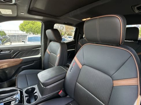 Used 2023 GMC Canyon AT4 w/ AT4 Premium Package AWD/4WD image 14