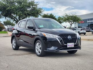 New 2025 Nissan Kicks Play S video 2