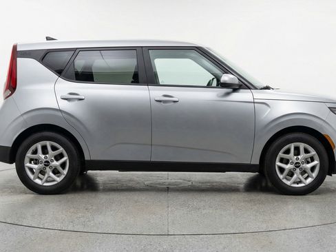 Used 2025 Kia Soul LX w/ LX Technology Package image 11