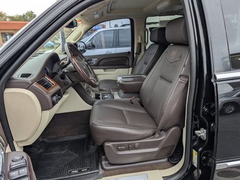 Used 2014 Cadillac Escalade Platinum image 11