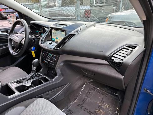 Used 2017 Ford Escape SE w/ Equipment Group 201A image 9