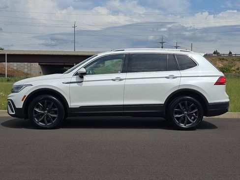 Used 2023 Volkswagen Tiguan SE AWD/4WD image 6