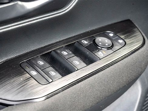 Used 2025 Nissan Kicks S image 11