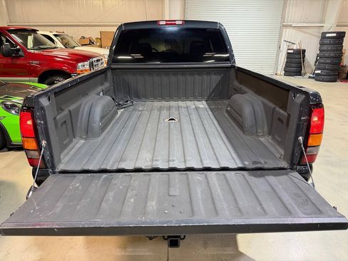 Used 2005 GMC Sierra 2500 SLT w/ Heavy-Duty Power Package AWD/4WD image 19