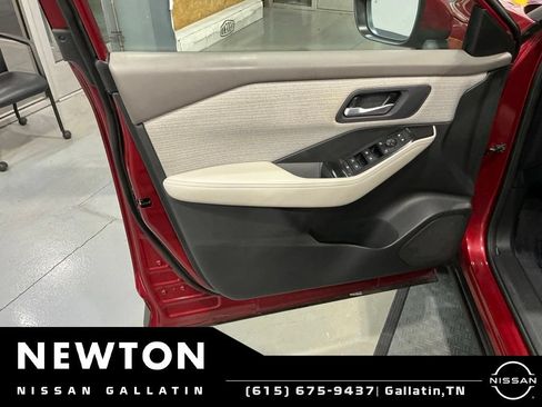 Used 2023 Nissan Rogue SV FWD image 31