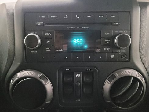 Used 2018 Jeep Wrangler Unlimited Sport S image 25