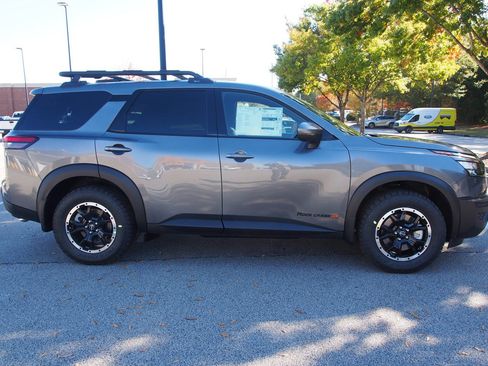 New 2025 Nissan Pathfinder Rock Creek image 8