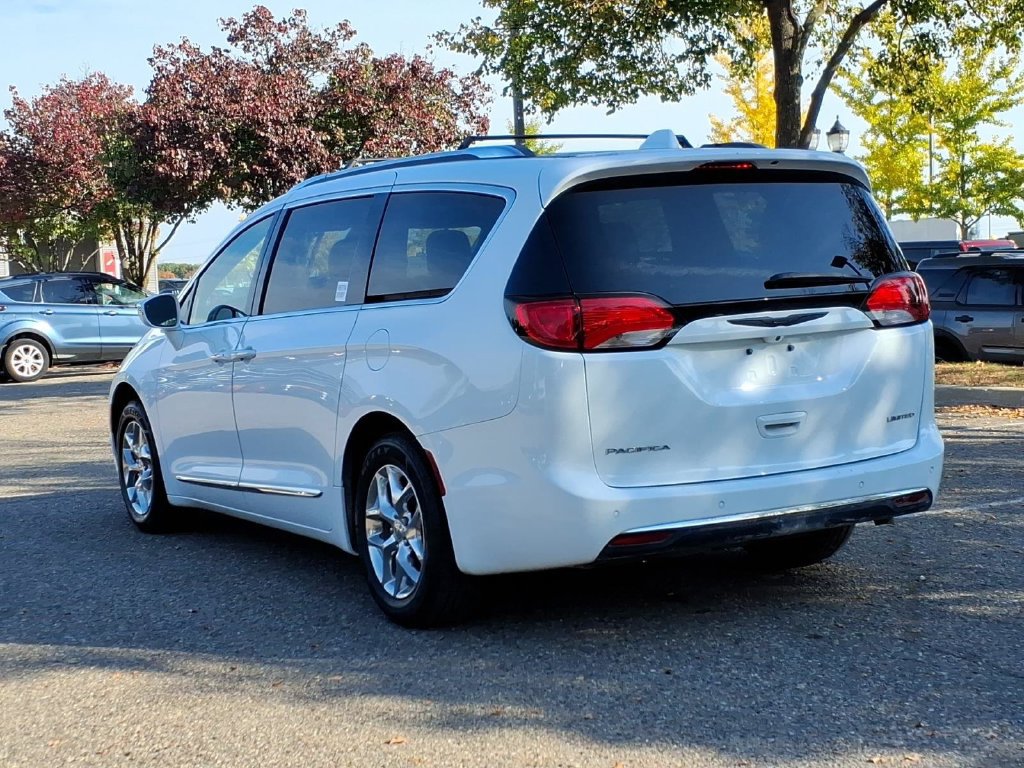 Used 2019 Chrysler Pacifica Limited FWD image 3