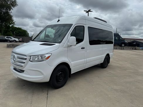 Used 2024 Mercedes-Benz Sprinter 2500 image 3