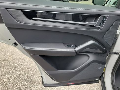 Certified 2025 Porsche Cayenne Turbo GT AWD/4WD image 22