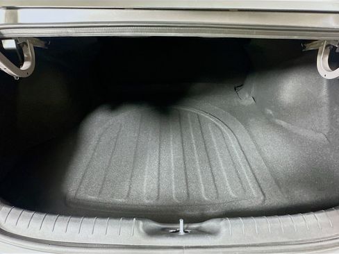 Used 2025 Hyundai Elantra SE FWD image 27