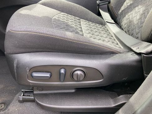 Used 2023 Chevrolet Equinox LT AWD/4WD image 4