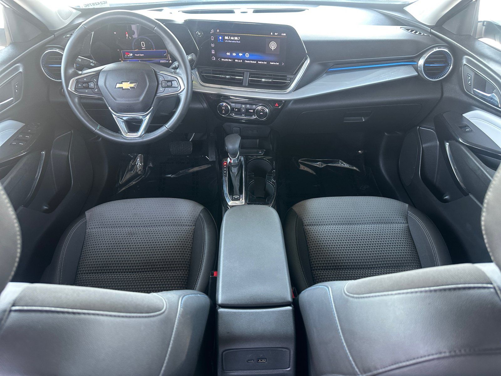 Used 2024 Chevrolet Trax LT w/ Driver Confidence Package FWD image 11