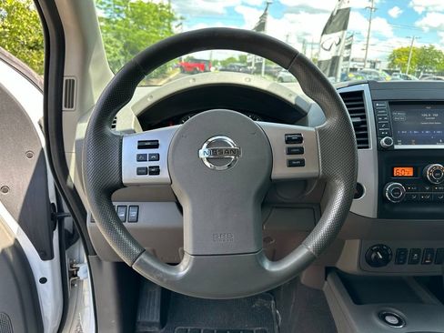 Used 2020 Nissan Frontier SV w/ Midnight Edition Floor Mats AWD/4WD image 39