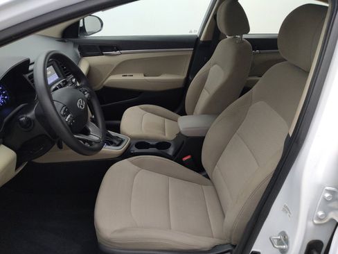 Used 2019 Hyundai Elantra SE FWD image 17