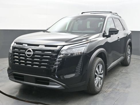 New 2026 Nissan Pathfinder SL FWD image 3