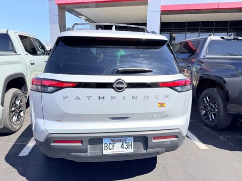Used 2022 Nissan Pathfinder SV image 6