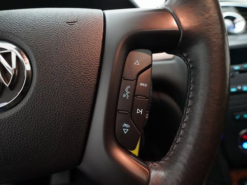 Used 2010 Buick Enclave CXL image 20