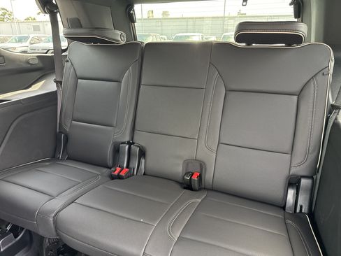 Used 2025 Chevrolet Tahoe Premier AWD/4WD image 31