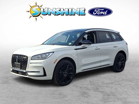 Used 2023 Lincoln Corsair Reserve w/ Equipment Group 201A image 3