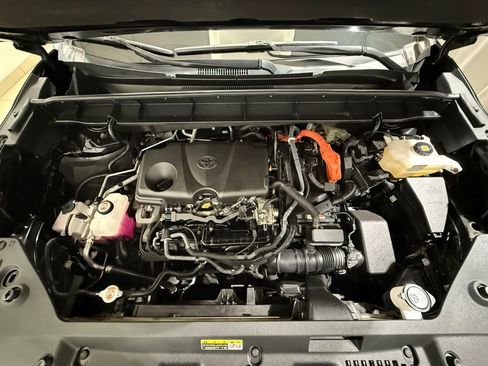Used 2022 Toyota Highlander XLE AWD/4WD image 10