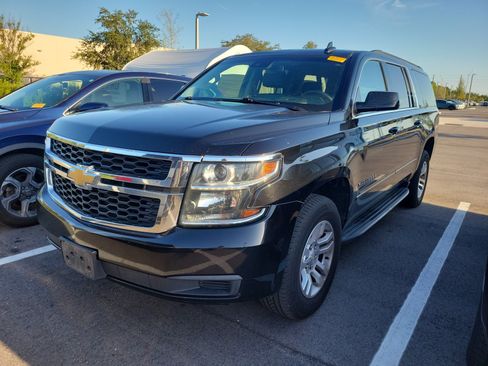Used 2018 Chevrolet Suburban LT AWD/4WD image 4
