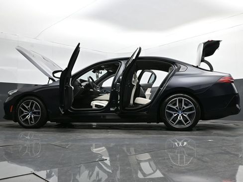 Used 2025 BMW i5 xDrive40 w/ M Sport Package AWD/4WD image 48