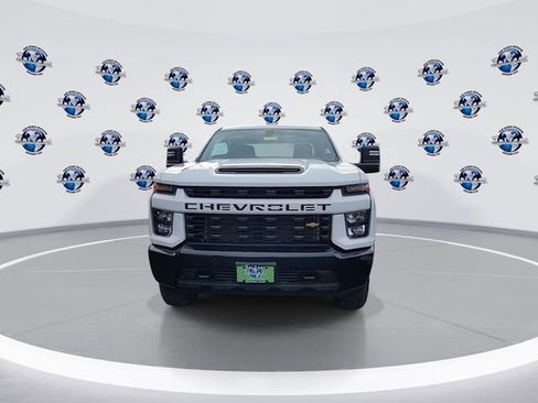Used 2023 Chevrolet Silverado 2500 Custom image 3