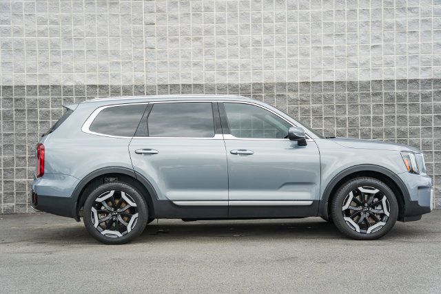 Used 2025 Kia Telluride S AWD/4WD image 4