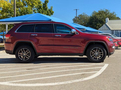 Used 2018 Jeep Grand Cherokee Limited image 3