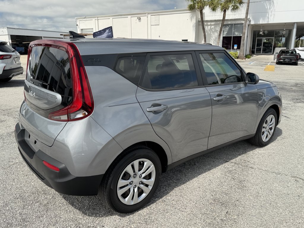 Certified 2022 Kia Soul LX FWD image 5