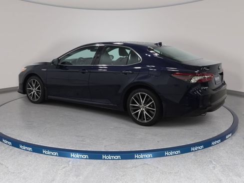 Certified 2021 Toyota Camry XLE w/ Navigation Upgrade Package FWD image 7
