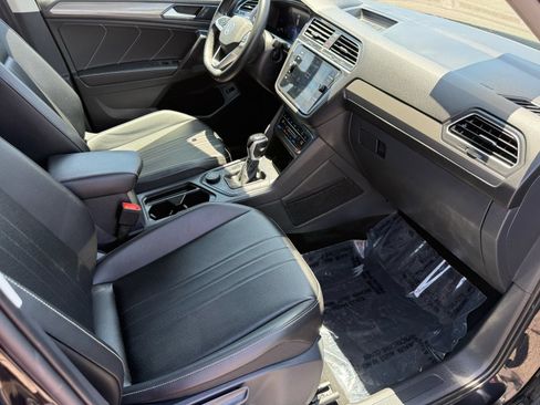 Used 2024 Volkswagen Tiguan SE AWD/4WD image 28