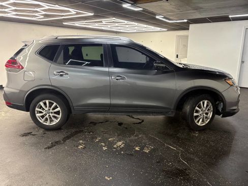 Used 2020 Nissan Rogue SV image 4