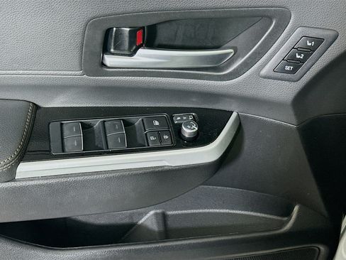 Used 2025 Toyota Sienna Limited FWD image 14