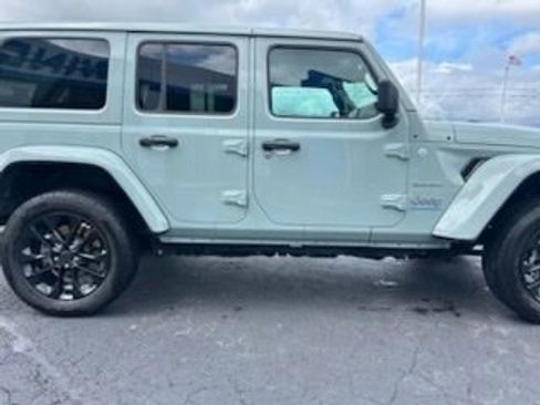 Used 2024 Jeep Wrangler Unlimited Sahara AWD/4WD image 5
